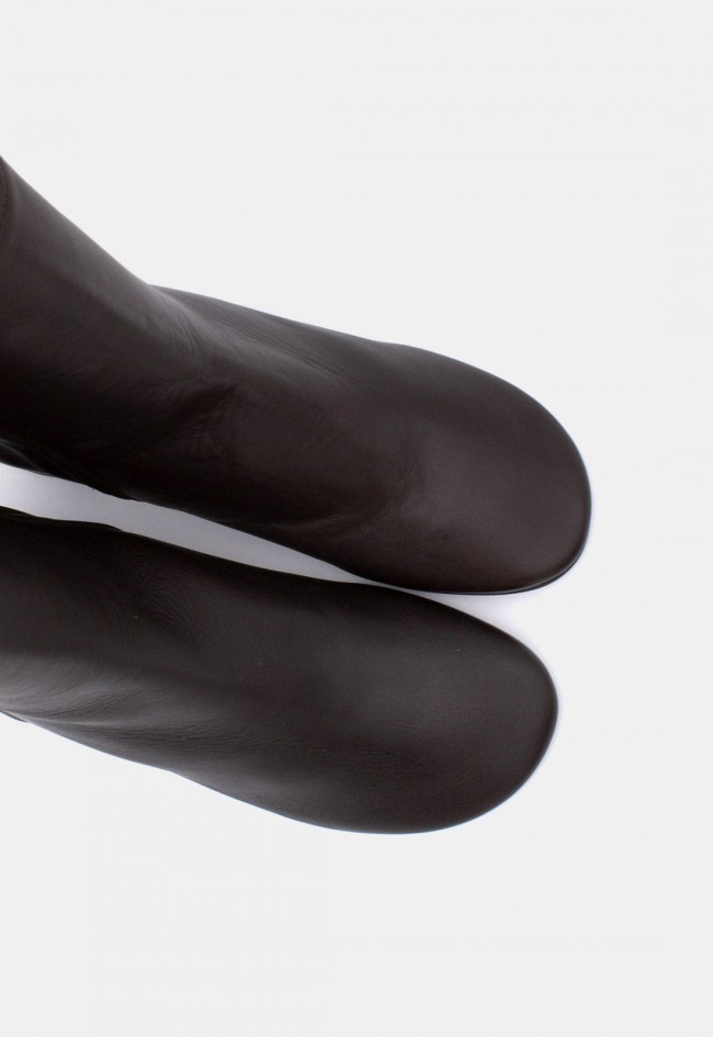 Botines de mujer Ángel Alarcón Murielle de piel negra | Tacón ancho de 6 cm