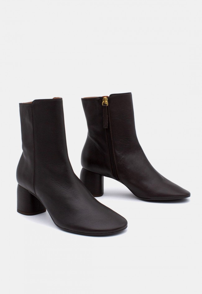Botines de mujer Ángel Alarcón Murielle de piel negra | Tacón ancho de 6 cm