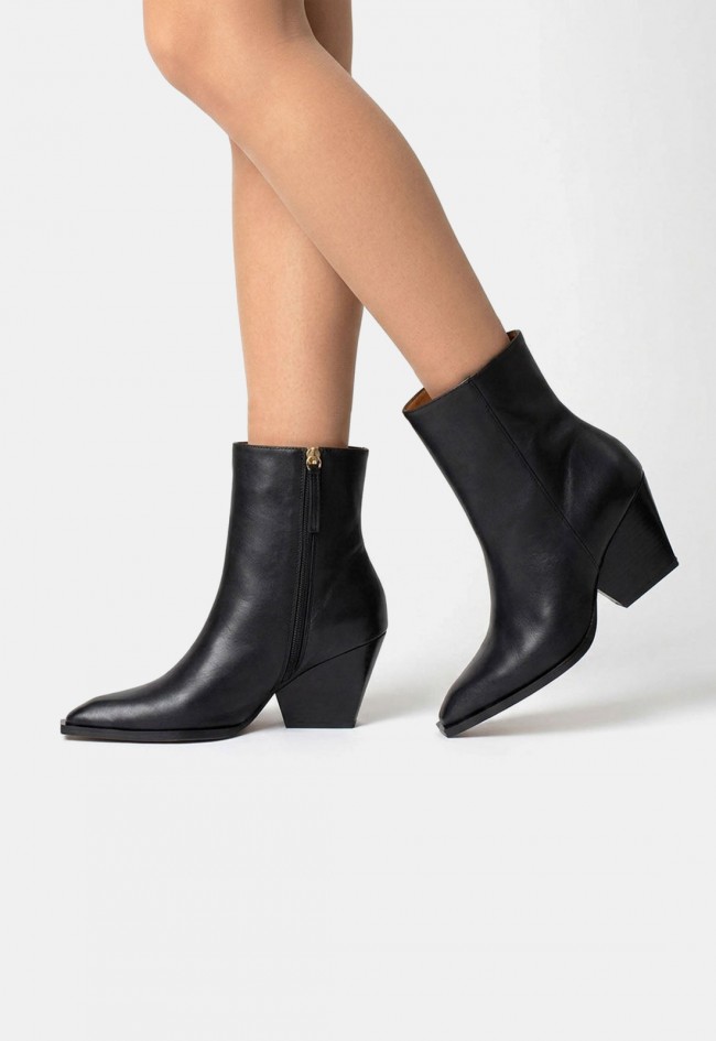 Botines western de mujer Ángel Alarcón Mirette de piel negra | Tacón ancho