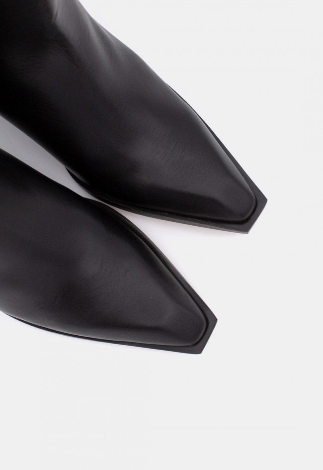 Botines western de mujer Ángel Alarcón Mirette de piel negra | Tacón ancho