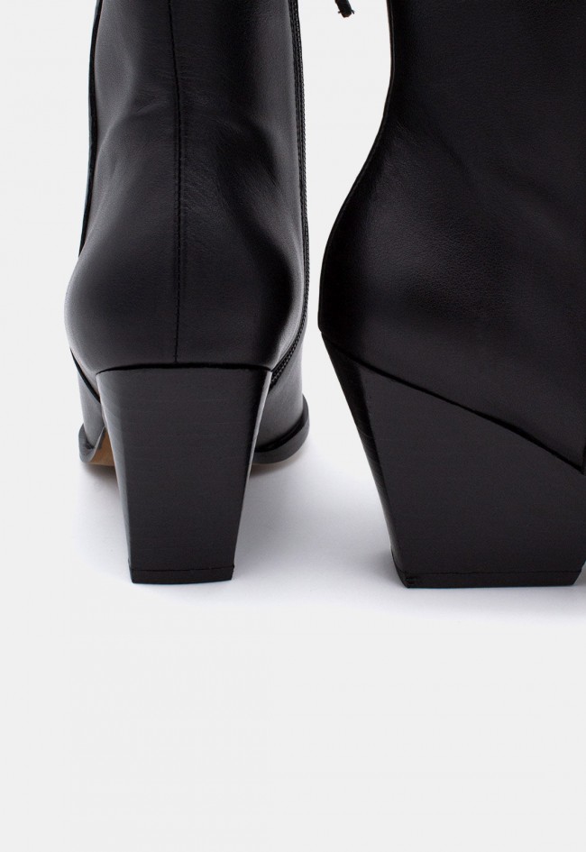 Botines western de mujer Ángel Alarcón Mirette de piel negra | Tacón ancho
