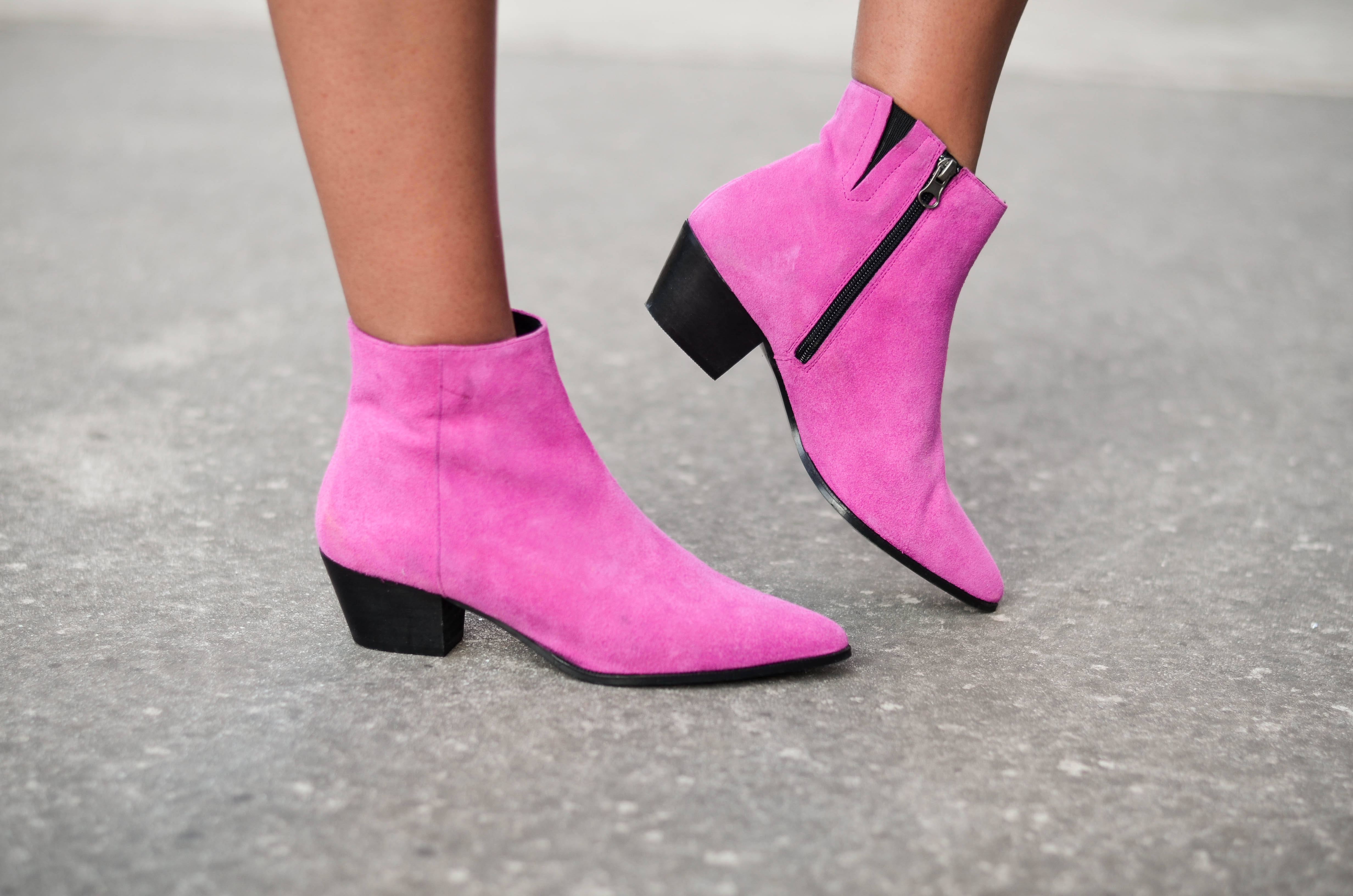 Qué zapatos usar con vestido corto en otoño